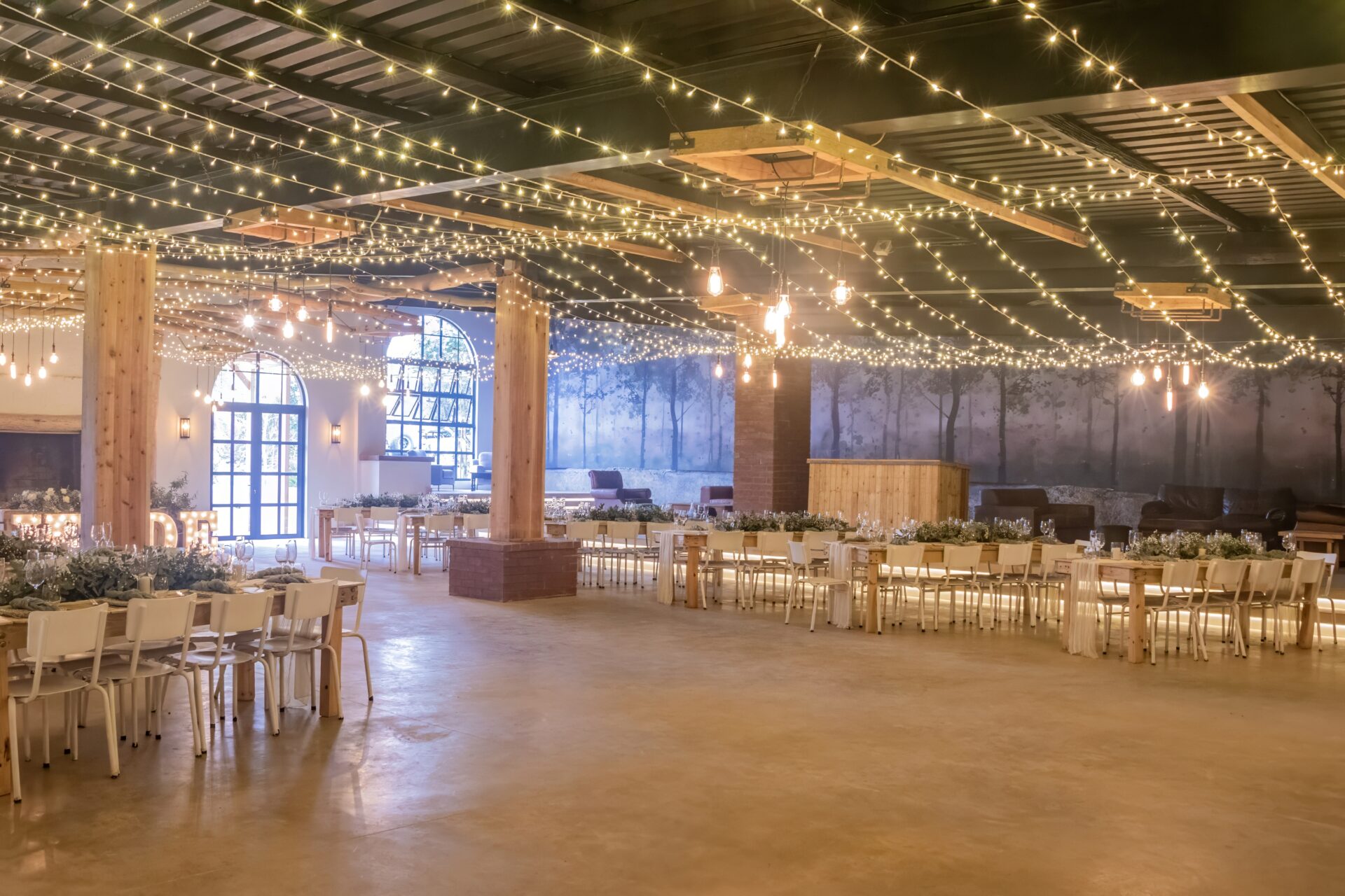 De Uijlenes reception hall with fairy lights